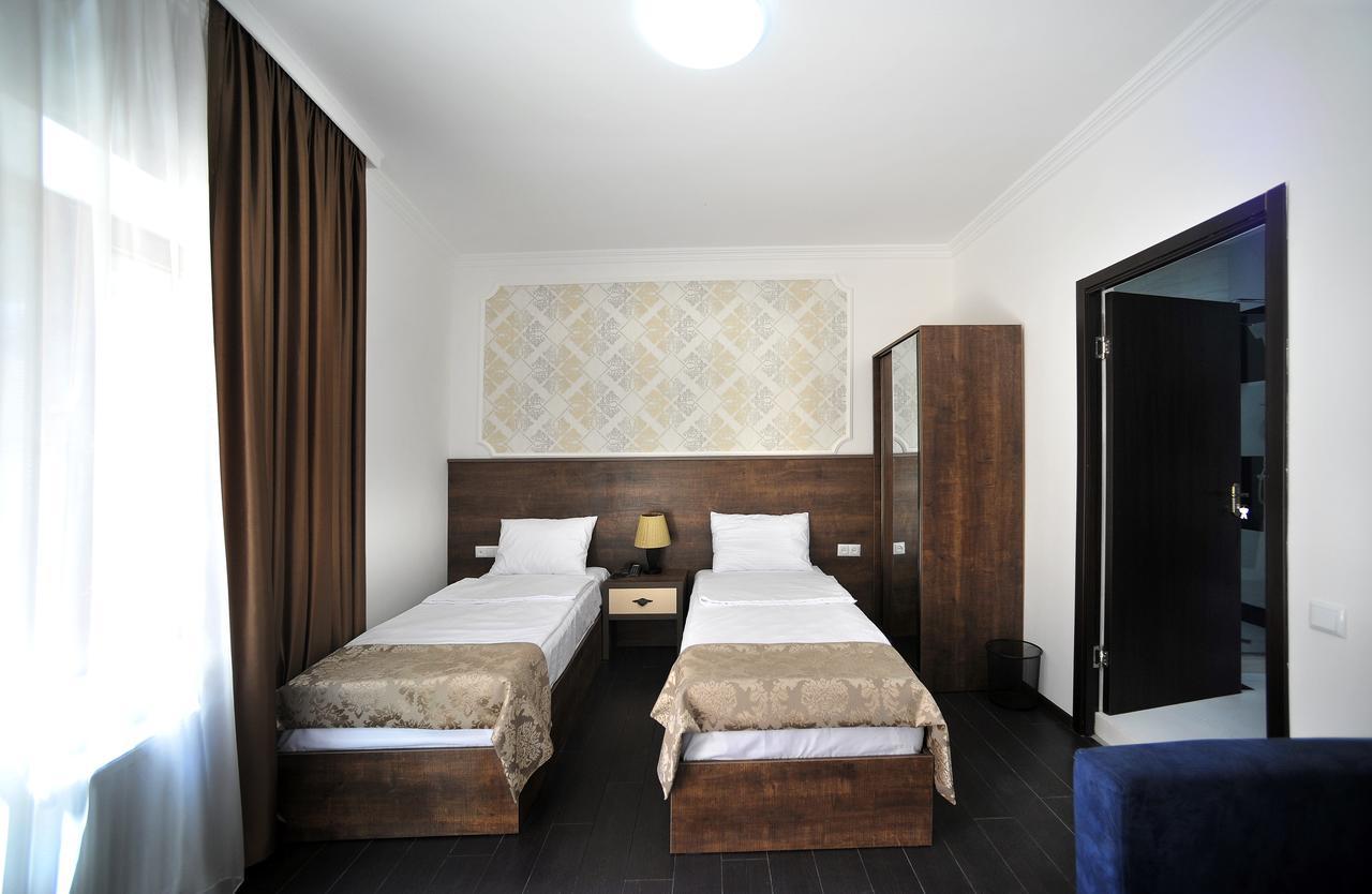 Rk City Hotel Tbilisi Bagian luar foto