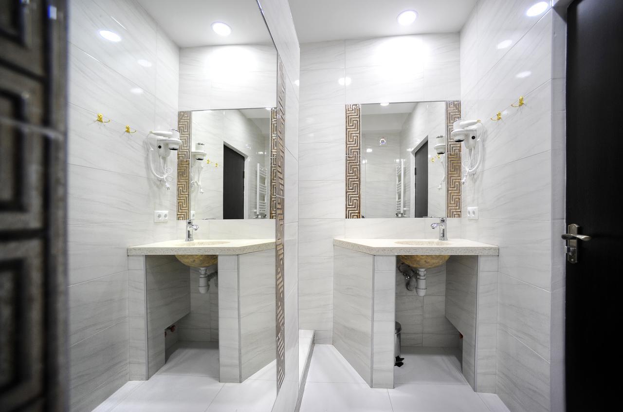 Rk City Hotel Tbilisi Bagian luar foto